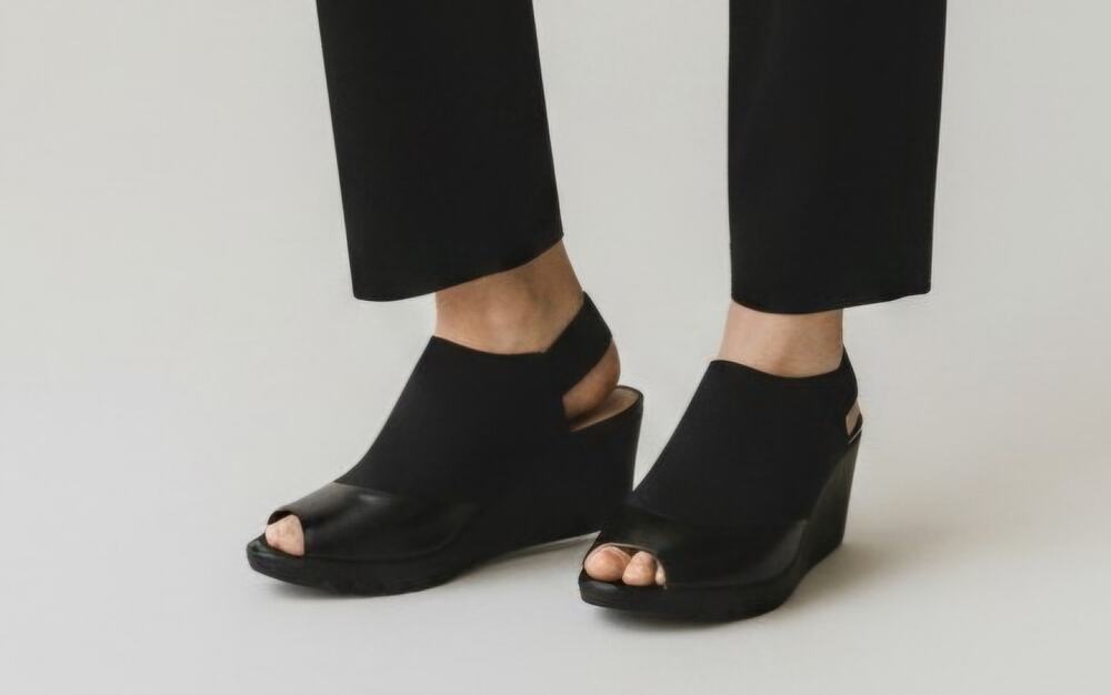 Donald J Pliner  Mynne black leather chunky wedge sandals sz 6.5 SH47